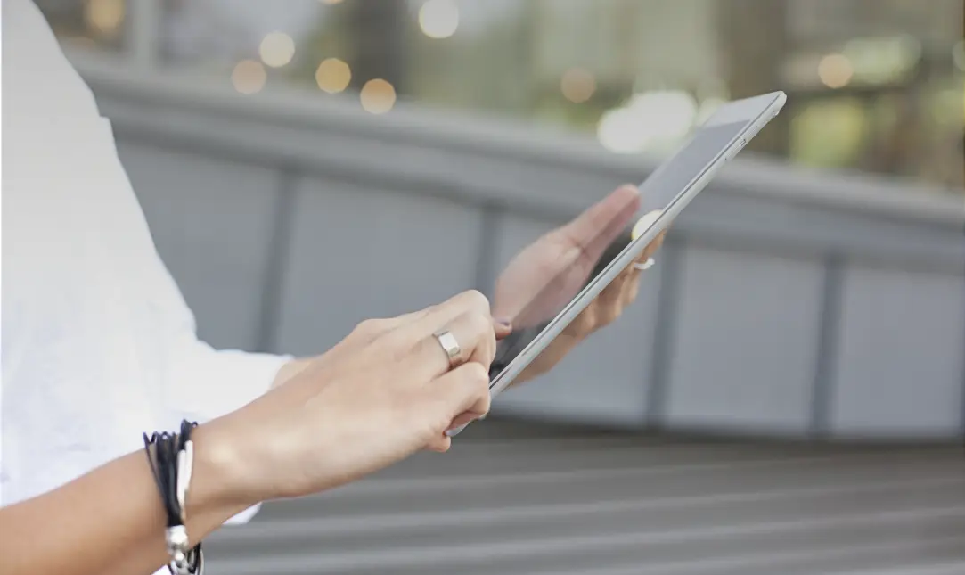 Phot of person using iPad